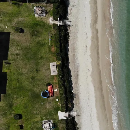 Take Me To The Sea - Beachfront, Starlink 아파트