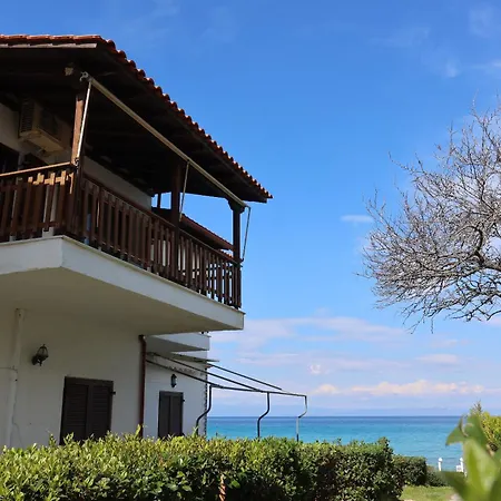 Take Me To The Sea - Beachfront, Starlink Apartment