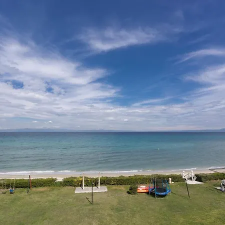 Take Me To The Sea - Beachfront, Starlink Apartment