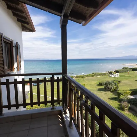 Take Me To The Sea - Beachfront, Starlink Apartment *