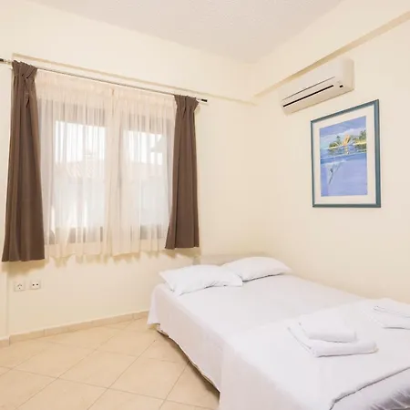 Take Me To The Sea - Beachfront, Starlink Appartamento Polychrono